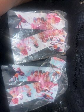 K-Pop Group Printed Ribbon Hair Bows - Pink & White